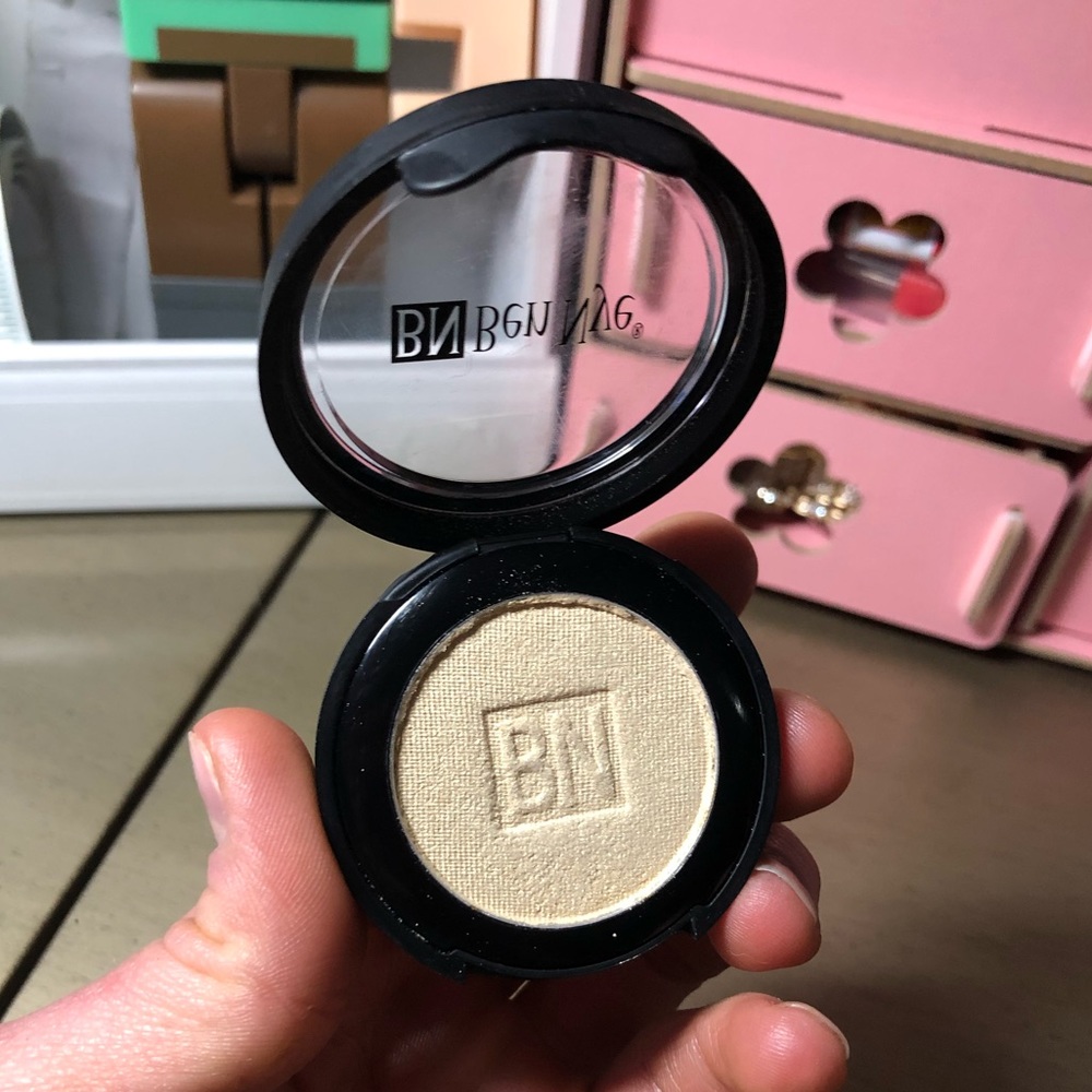 Ben Nye Eyeshadow - Picture 2 of 3